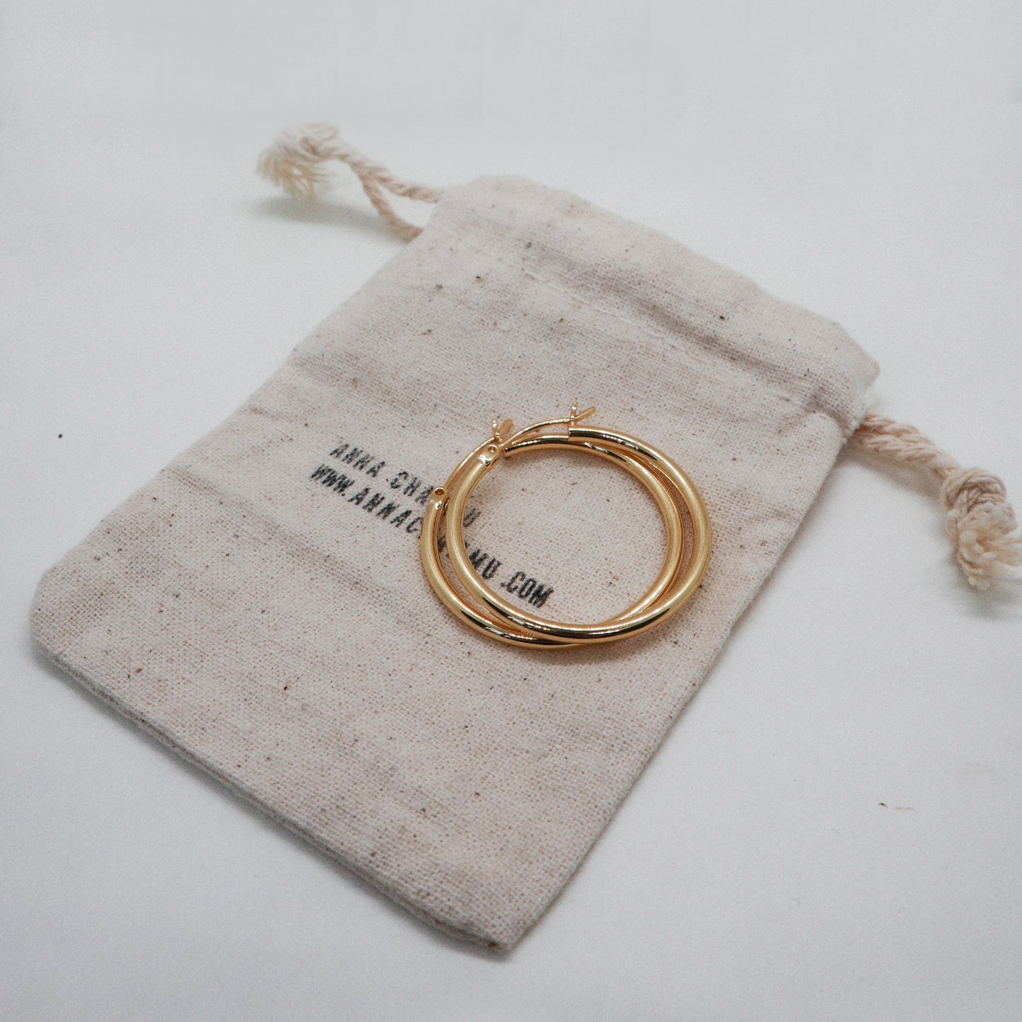 Kylie medium hoop earrings