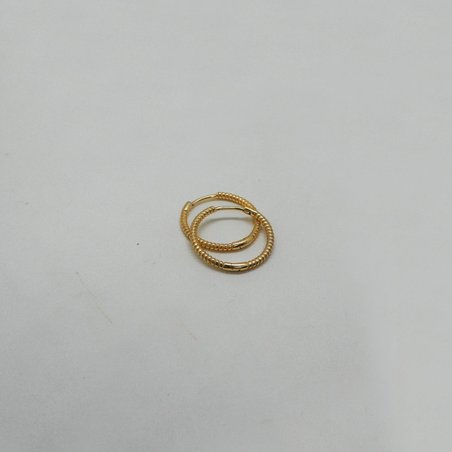 Hailey hoop earrings 18 mm gold