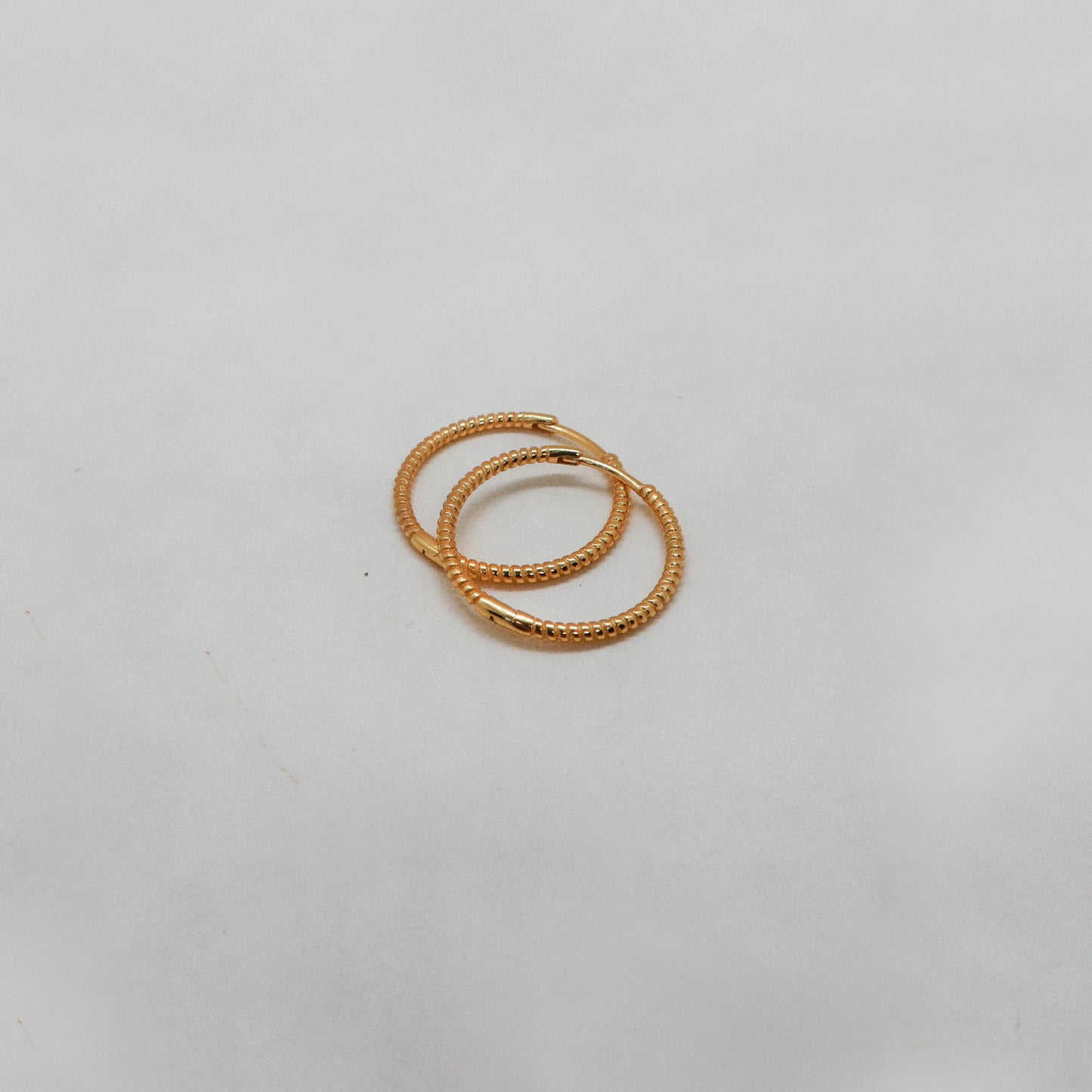 Hailey hoop earrings 20 mm gold