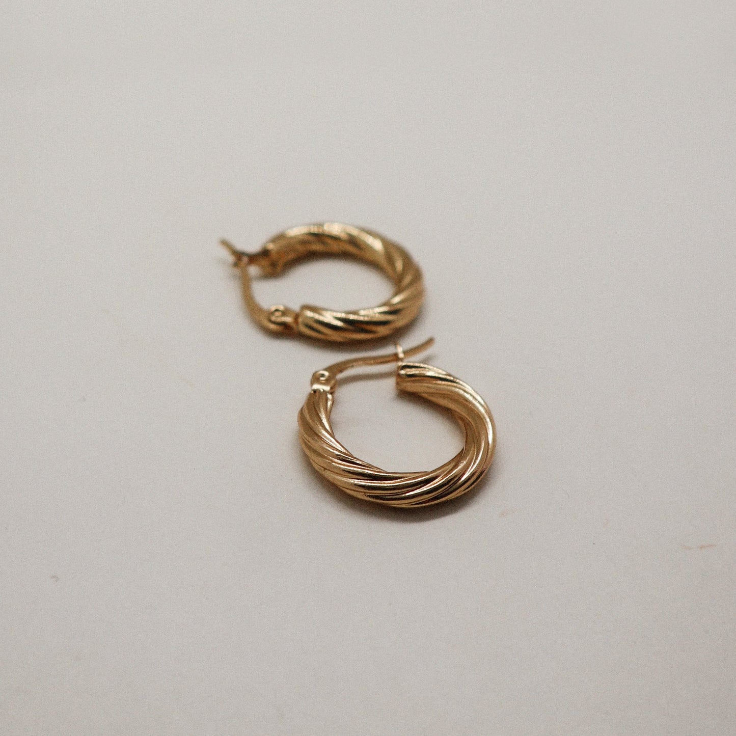 Noor twisted earrings 20mm