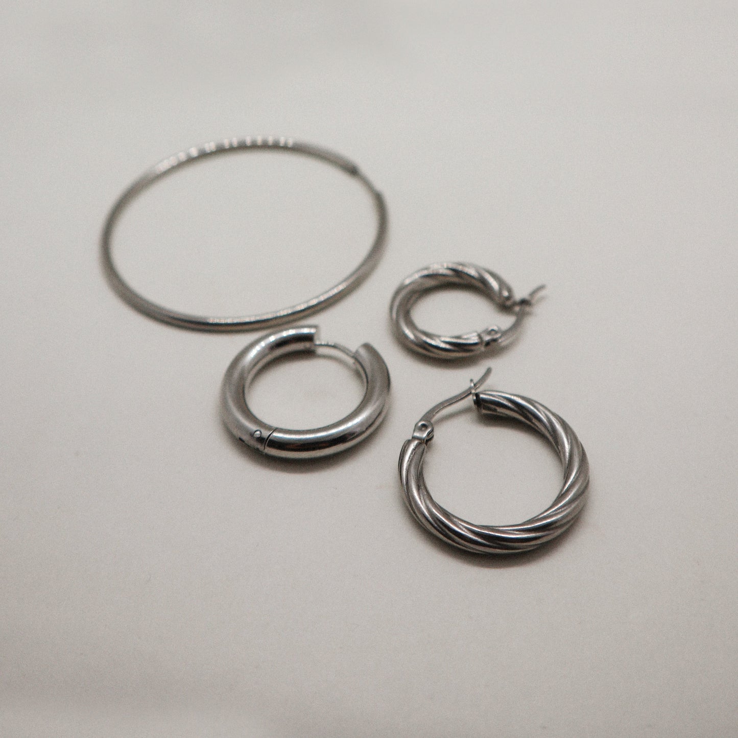 Noor twisted silver earrings 20 mm