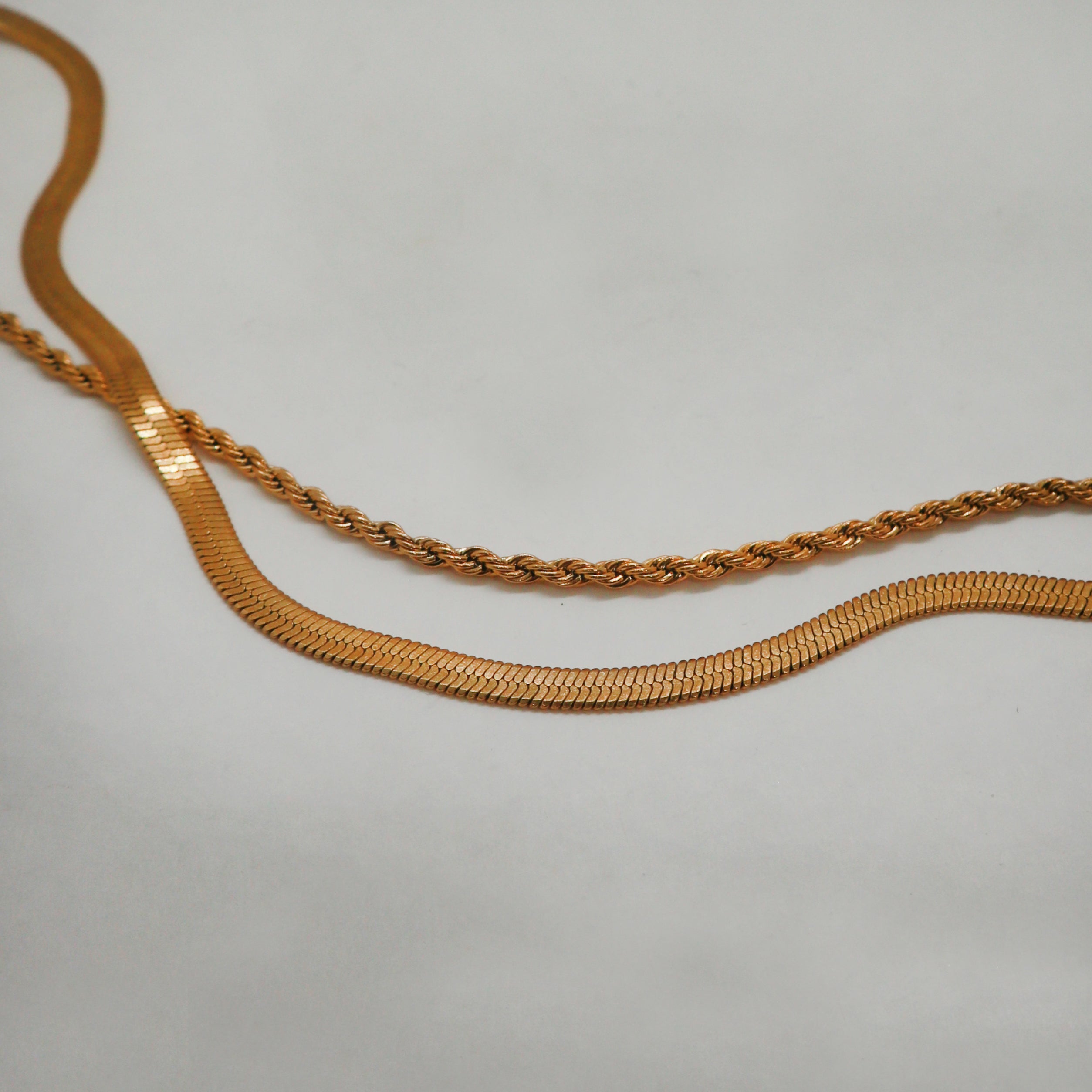 Swirl snake necklace