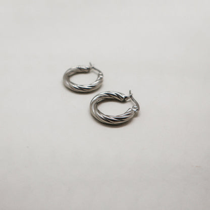 Noor twisted silver earrings 20 mm