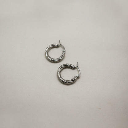 Noor twisted silver earrings 20 mm
