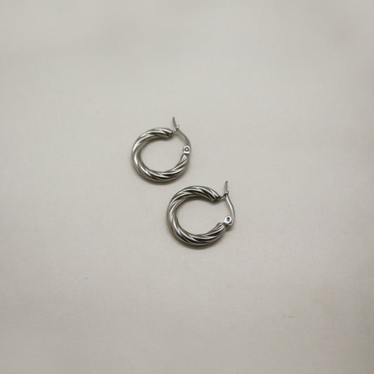 Noor twisted silver earrings 20 mm