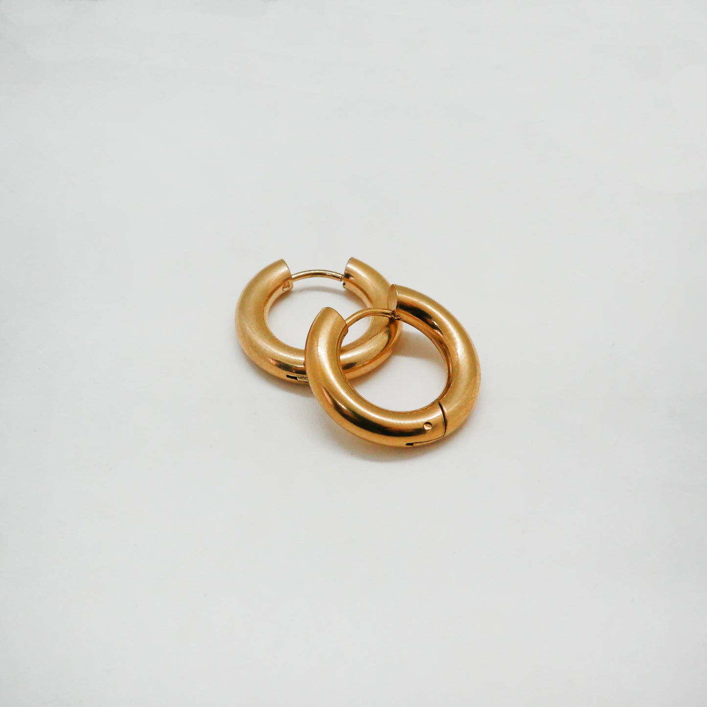 Plain anna medium earrings gold