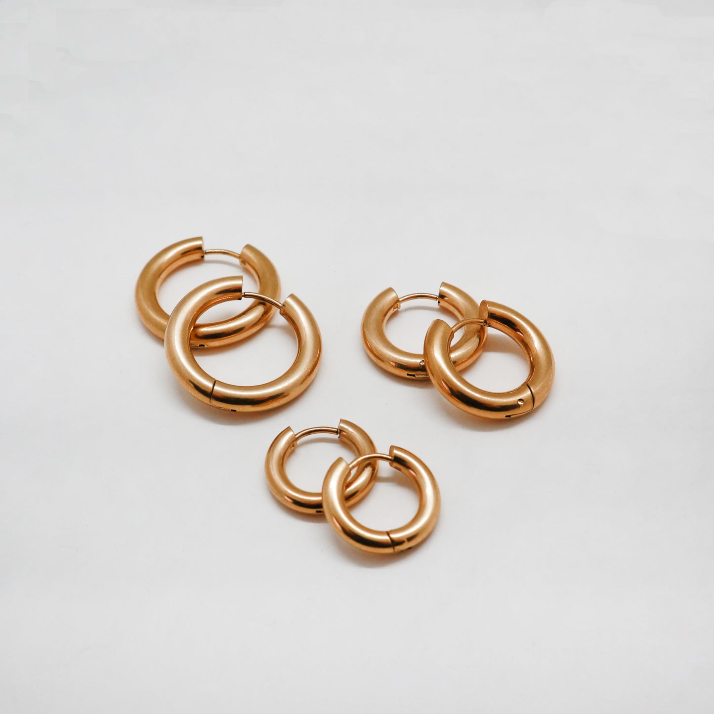 Plain anna small earrings gold
